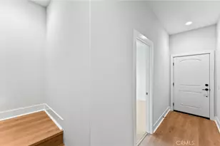100 Pickwick Ln, Burbank, CA 91506 - Photo 4