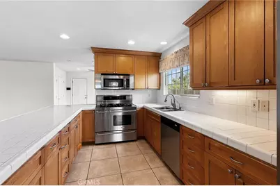 25481 Foothill Drive, San Bernardino, CA 92404 - Photo 18