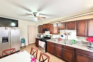 218 E 60th St, Los Angeles, CA 90003 - Photo 6