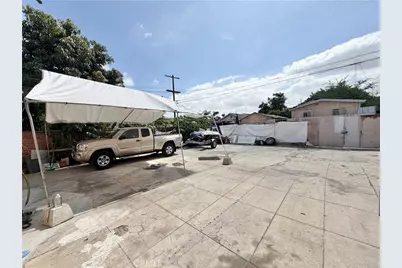 218 E 60th Street, Los Angeles, CA 90003 - Photo 18