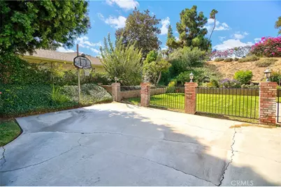 1230 Via Vallarta, Riverside, CA 92506 - Photo 6