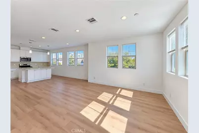 14114 W Pine, Van Nuys, CA 91405 - Photo 2