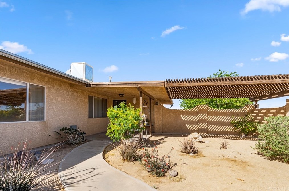 5020 Shadow Mountain Rd, Joshua Tree, CA 92252-1875