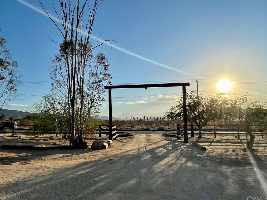 6291 Lear Ave, Twntynine Plm CA  92277-9143 exterior