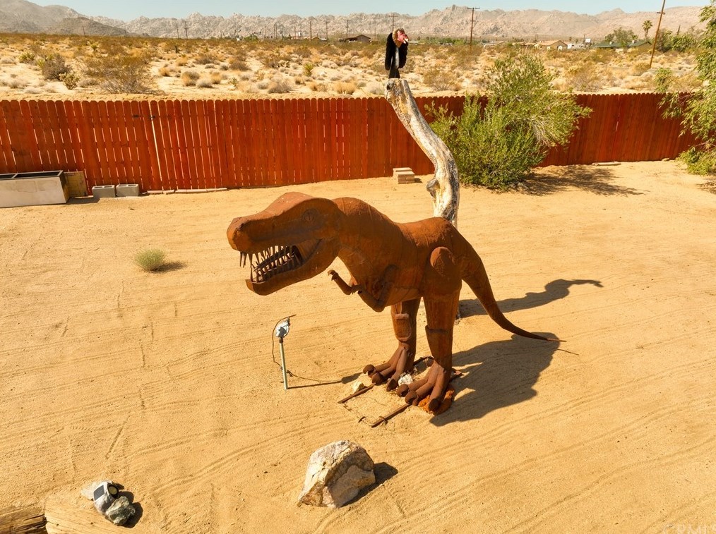 6291 Lear Ave, Twntynine Plm CA  92277-9143 exterior