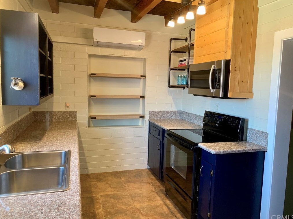 6291 Lear Ave, Twntynine Plm CA  92277-9143 exterior