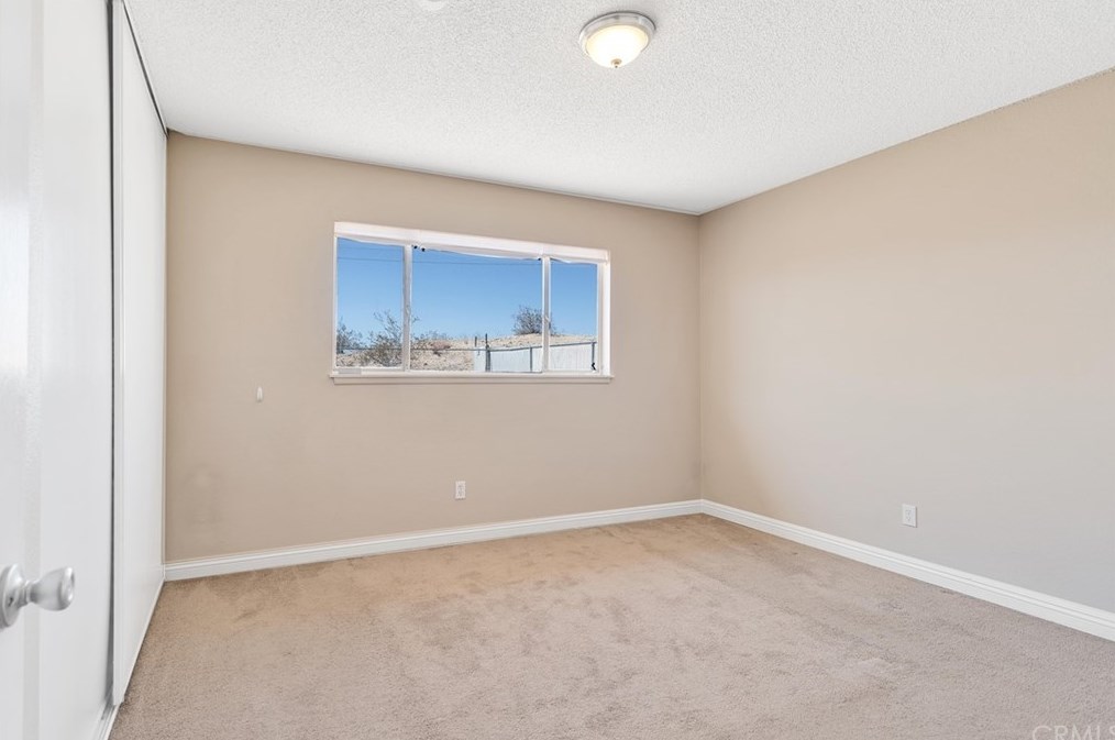 73038 Sunnyvale Dr, Twntynine Plm CA  92277-2243 exterior