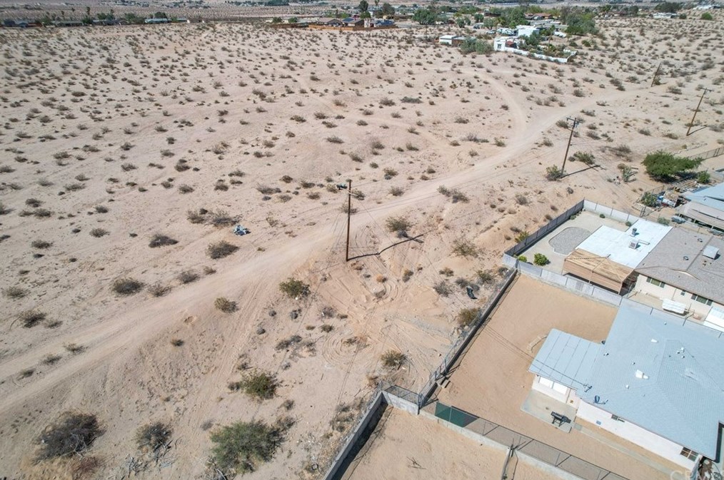 73038 Sunnyvale Dr, Twntynine Plm CA  92277-2243 exterior