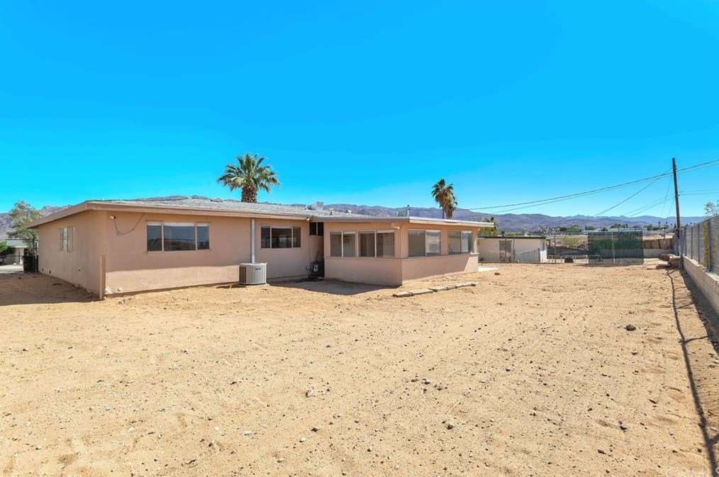 73038 Sunnyvale Dr, Twntynine Plm CA  92277-2243 exterior