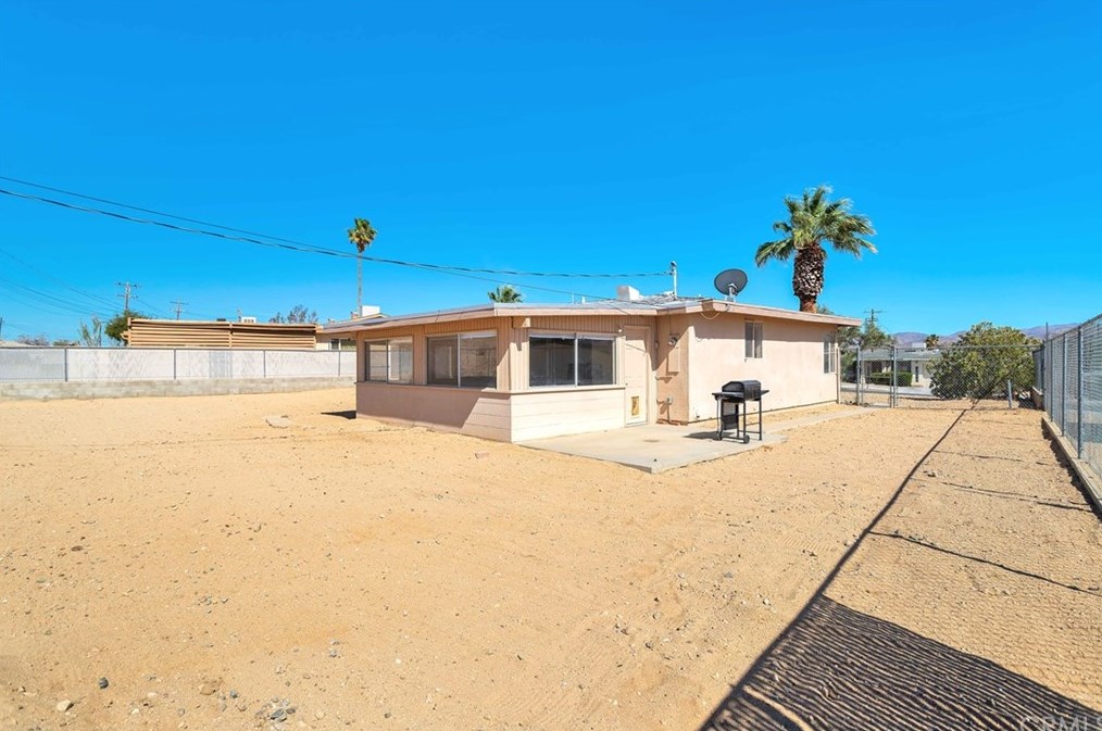 73038 Sunnyvale Dr, Twntynine Plm CA  92277-2243 exterior