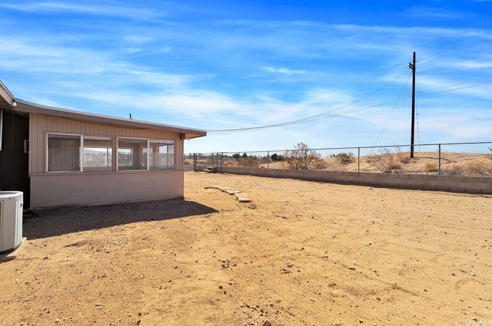 73038 Sunnyvale Dr, Twntynine Plm CA  92277-2243 exterior