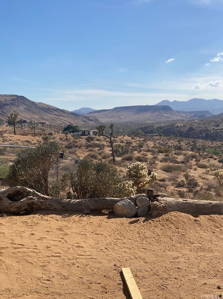 2916 Long View Rd, Yucca Valley, CA 92284-5070
