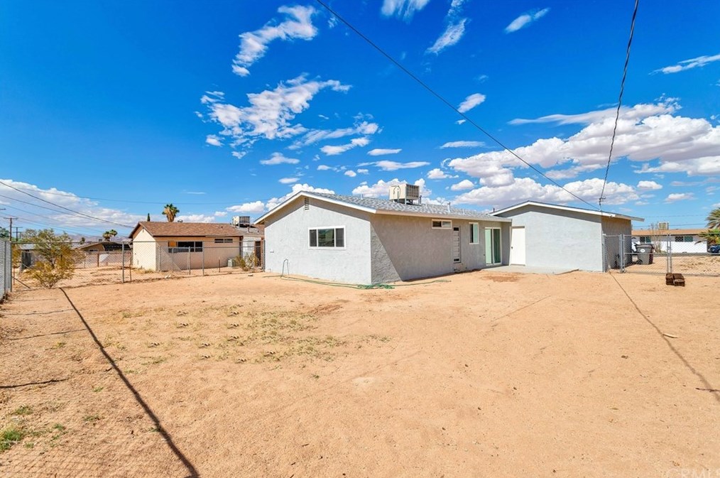 5530 Lupine Ave, Twntynine Plm CA  92277-1468 exterior