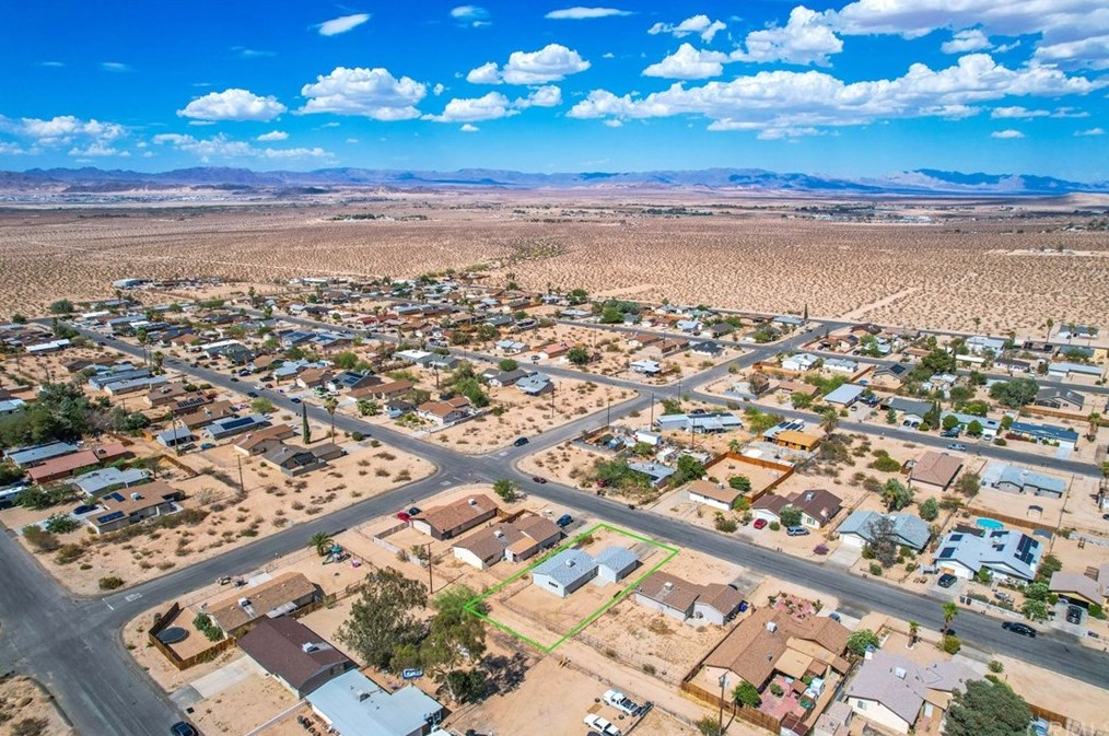 5530 Lupine Ave, Twntynine Plm CA  92277-1468 exterior