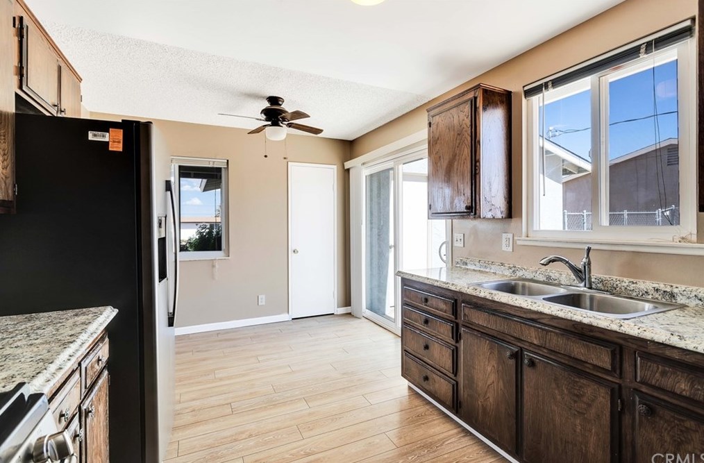 5530 Lupine Ave, Twntynine Plm CA  92277-1468 exterior