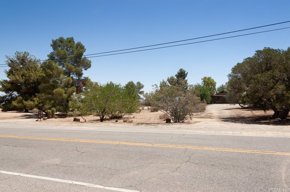 32806 Longview Rd, Pearblossom, CA 93553