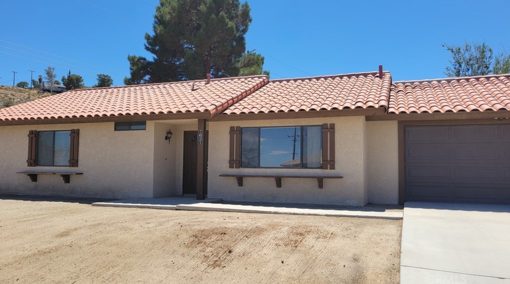 7621 Pinon Dr, Yucca Valley, CA 92284-2392