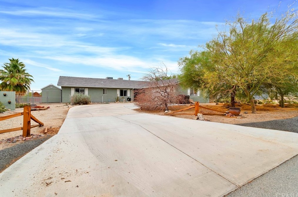 74400 Pinon Dr, Twntynine Plm, CA 92277-3542