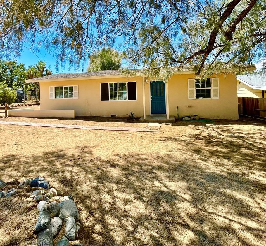 7582 Apache Trl, Yucca Valley, CA 92284-3238