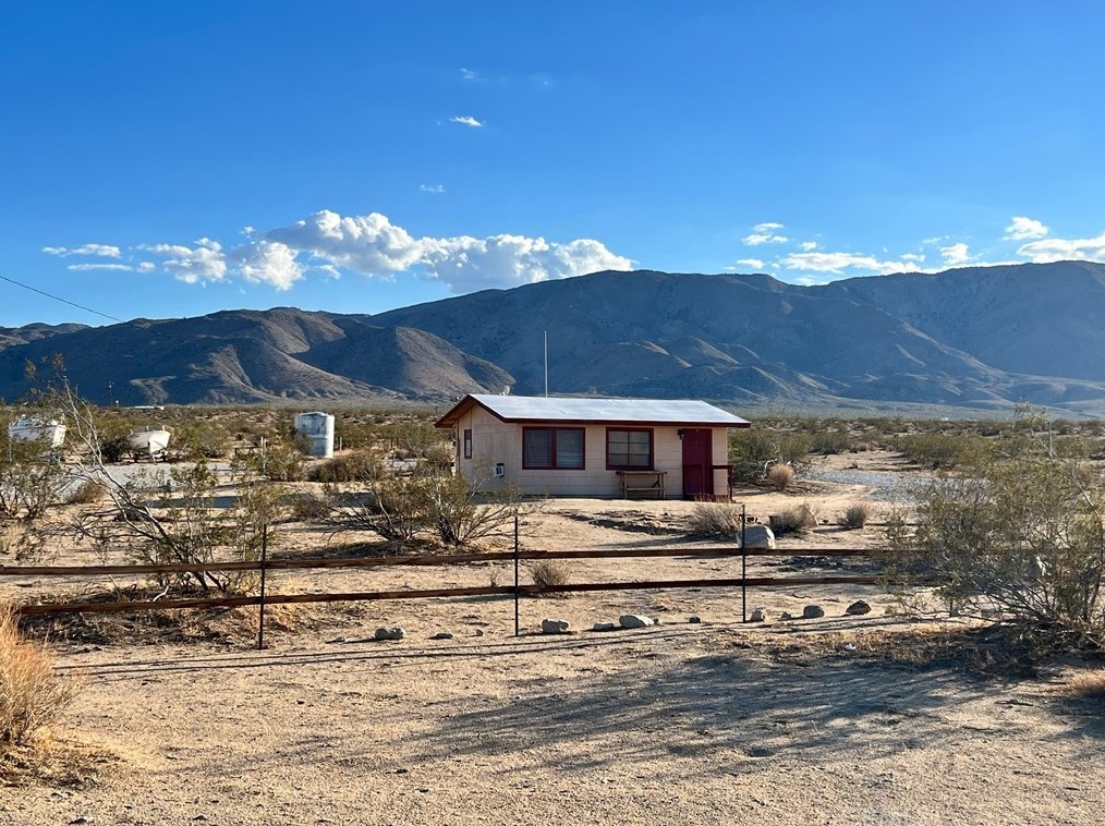 49395 Joshua Tree Rd, Yucca Valley, CA 92285-2825