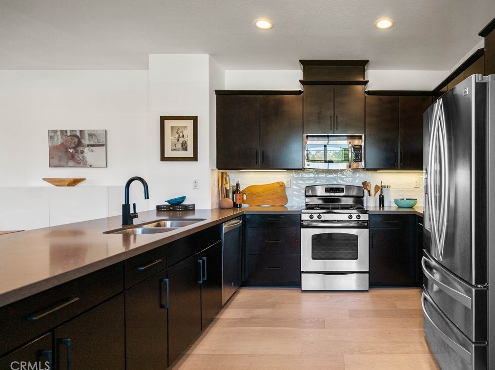 1638 Lucretia Ave, Los Angeles CA  90026-2650 exterior