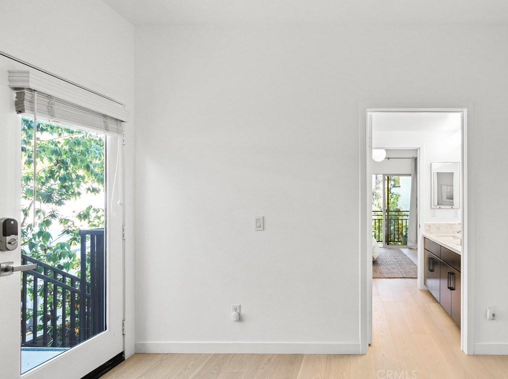 1638 Lucretia Ave, Los Angeles CA  90026-2650 exterior