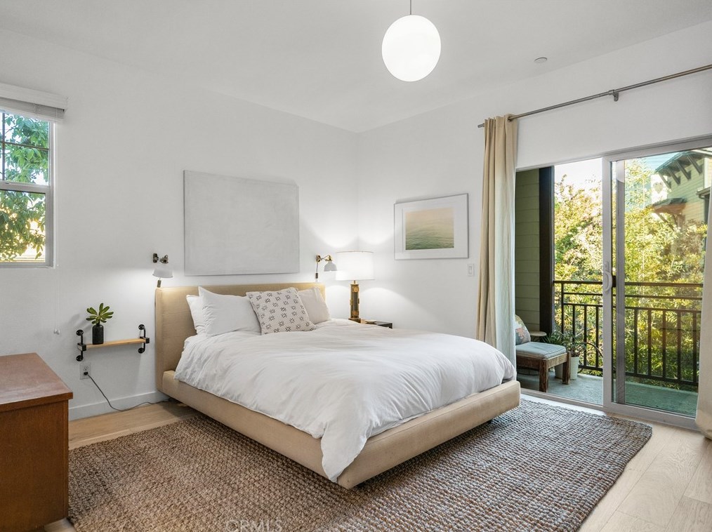 1638 Lucretia Ave, Los Angeles CA  90026-2650 exterior