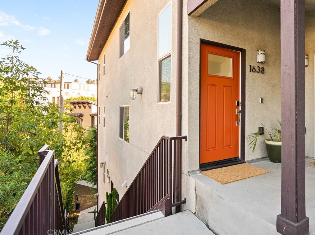 1638 Lucretia Ave, Los Angeles CA  90026-2650 exterior