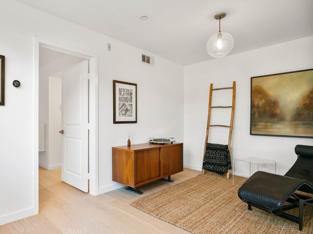 1638 Lucretia Ave, Los Angeles CA  90026-2650 exterior