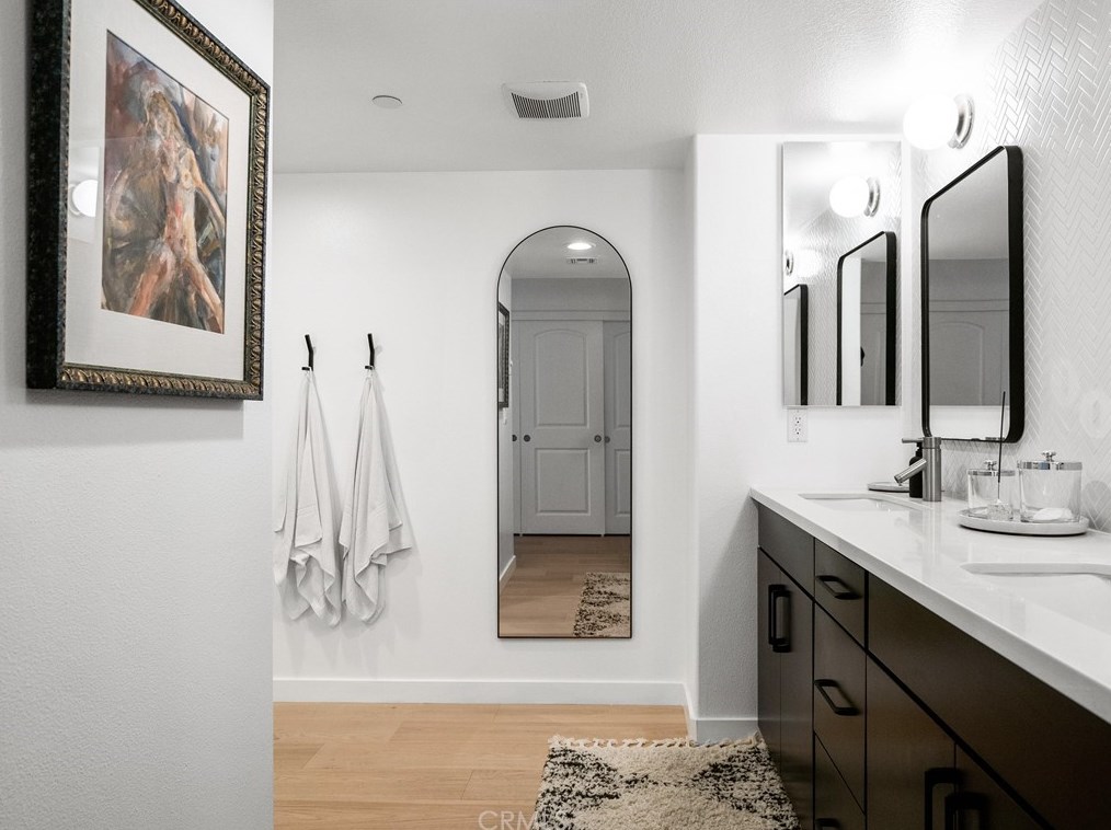 1638 Lucretia Ave, Los Angeles CA  90026-2650 exterior