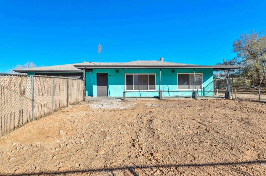 6877 Pine Ave, Twntynine Plm, CA 92277-3335