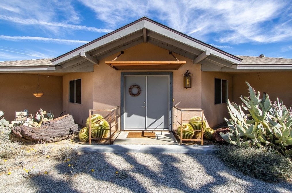 8141 Cholla Ave, Yucca Valley, CA 92284-4255