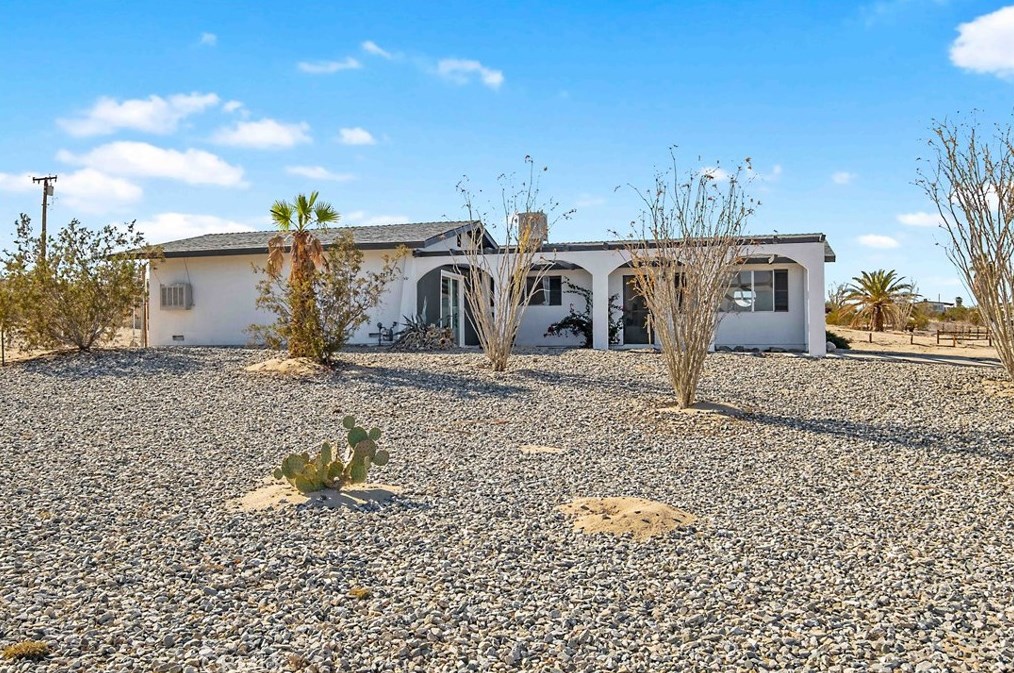 73881 Siesta Dr, Twntynine Plm CA  92277-1851 exterior