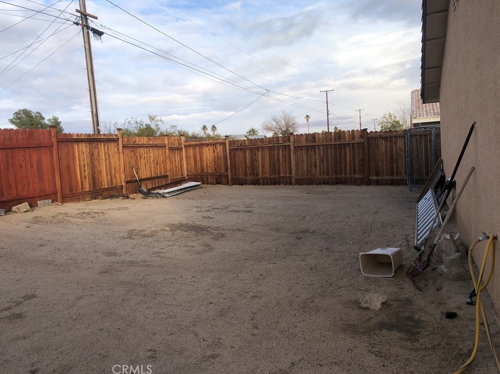 72174 Sunnyvale Dr, Twntynine Plm CA  92277-2144 exterior