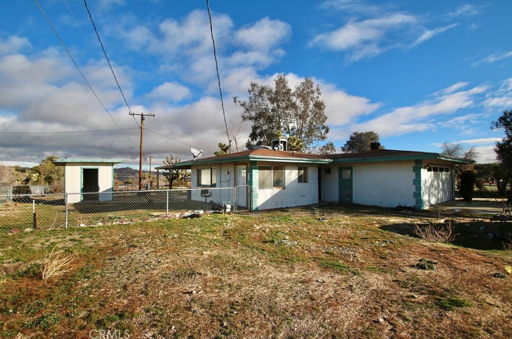 57136 Navajo Trl, Yucca Valley, CA 92284-4163