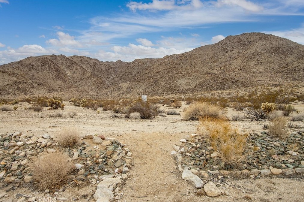 72345 Foothill Dr, Twntynine Plm CA  92277-2973 exterior