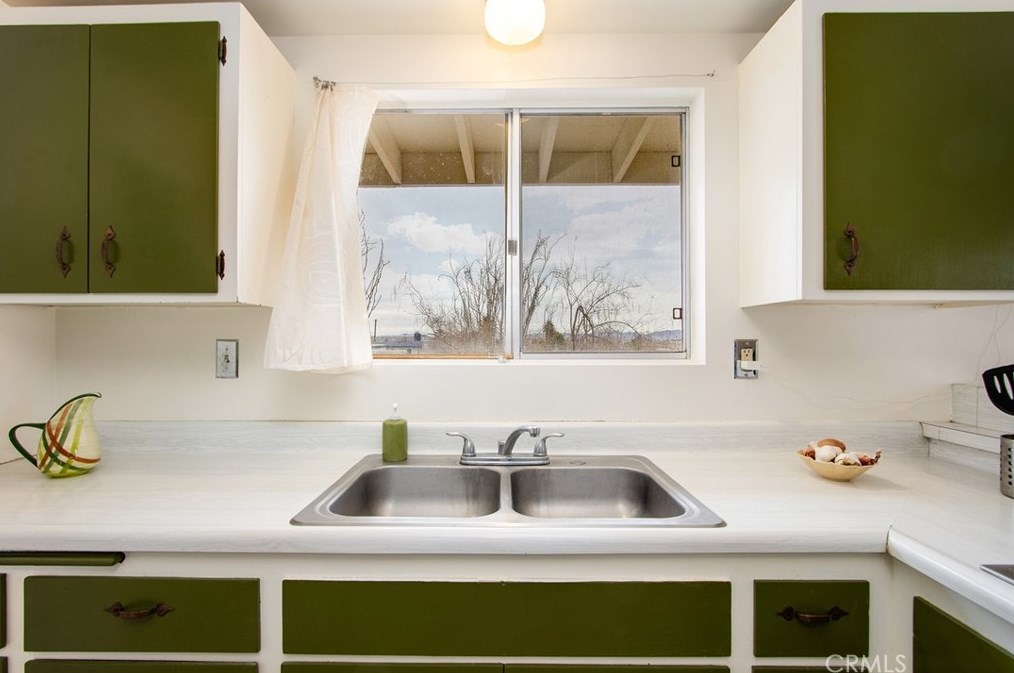 72345 Foothill Dr, Twntynine Plm CA  92277-2973 exterior