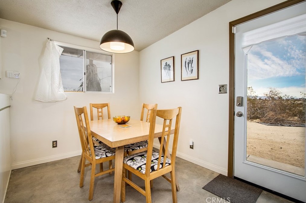 72345 Foothill Dr, Twntynine Plm CA  92277-2973 exterior