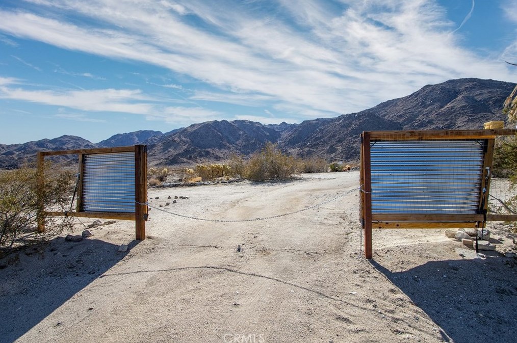 72345 Foothill Dr, Twntynine Plm CA  92277-2973 exterior