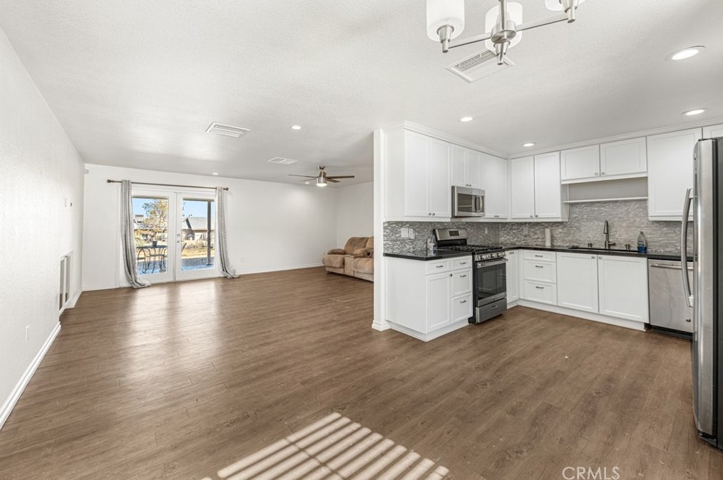 58136 Desert Gold Dr, Yucca Valley CA  92284-6225 exterior