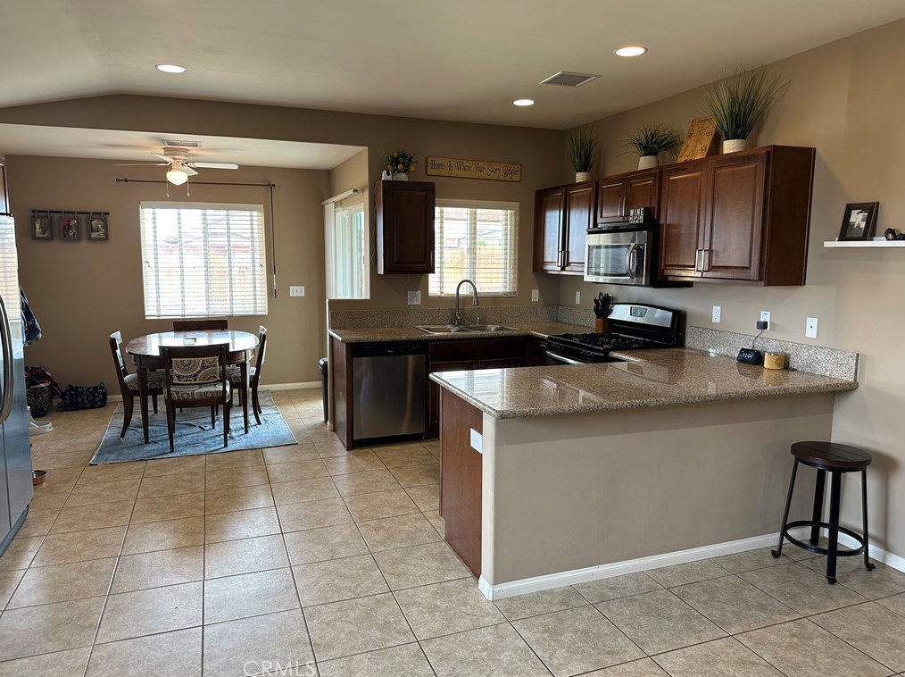 7415 Saladin Ave, Twntynine Plm CA  92277-3855 exterior