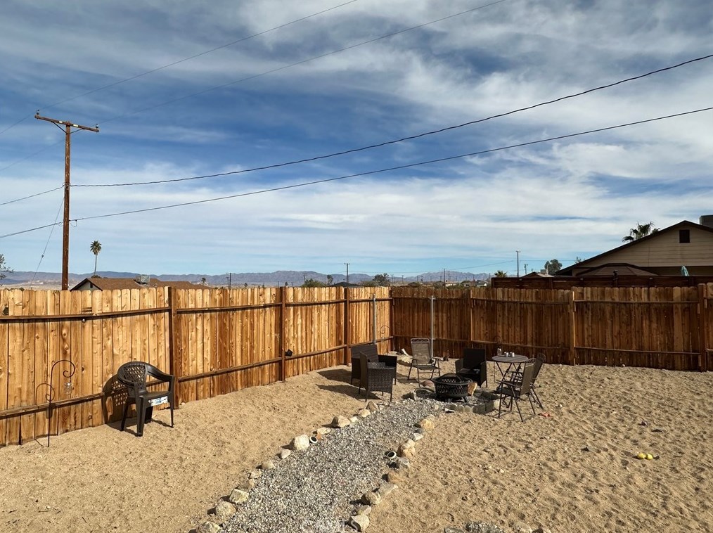 7415 Saladin Ave, Twntynine Plm CA  92277-3855 exterior