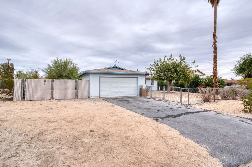 73184 El Paseo Dr, Twntynine Plm CA  92277-2529 exterior