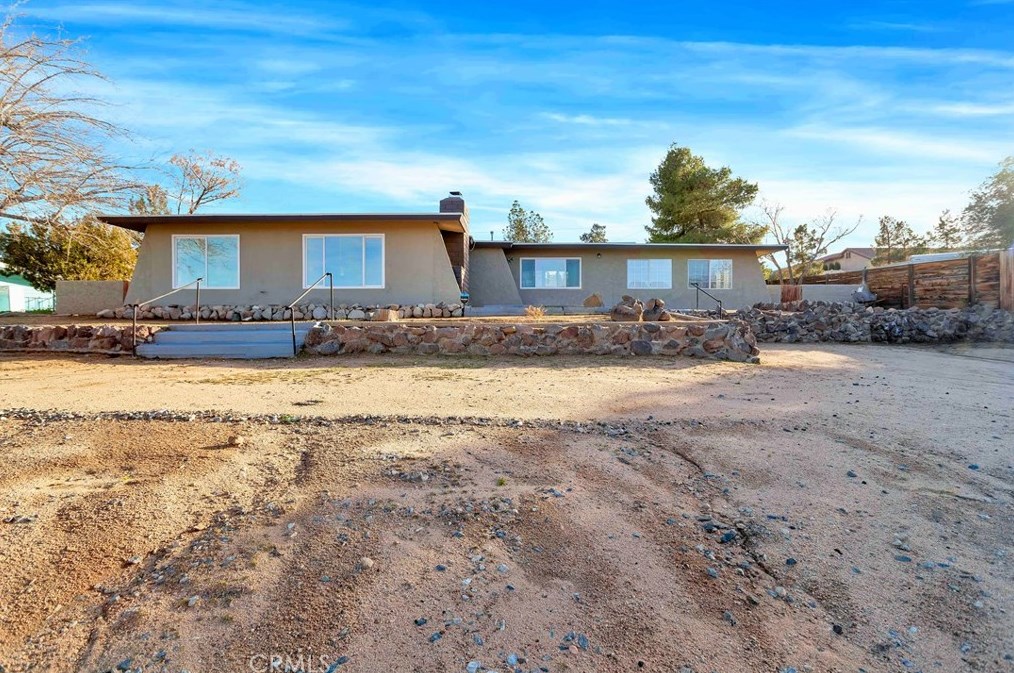 56161 Navajo Trl, Yucca Valley, CA 92284-4066