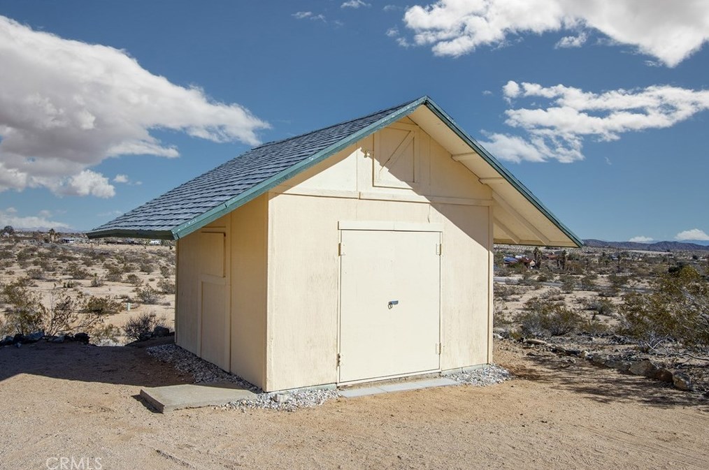 3131 Stonehill Ave, Joshua Tree CA  92252 exterior