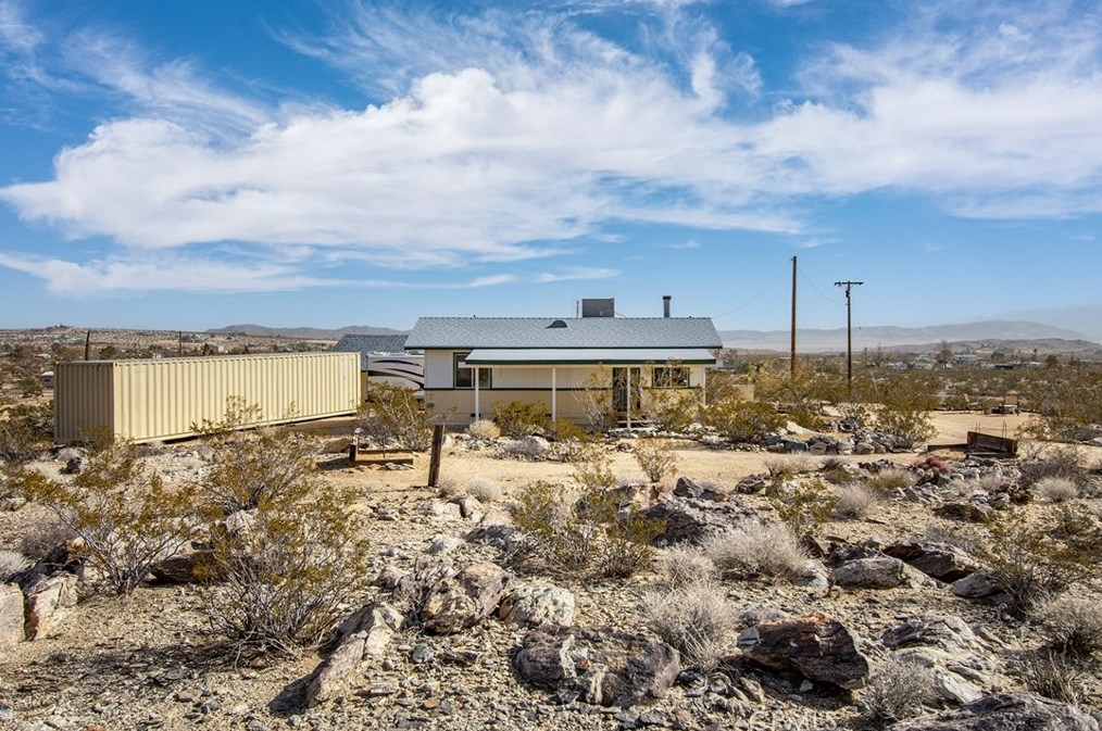 3131 Stonehill Ave, Joshua Tree CA  92252 exterior