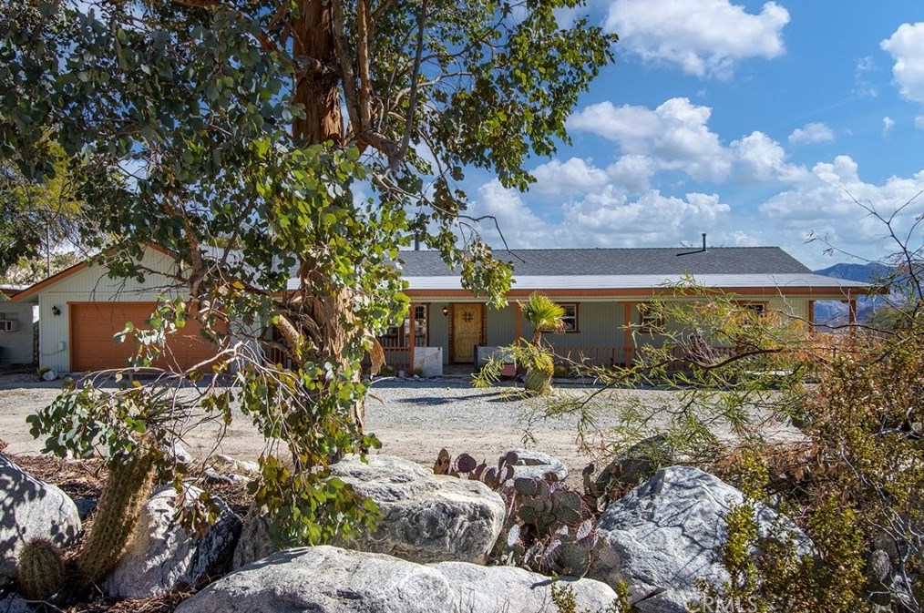 8929 Fox Trl, Morongo Valley, CA
