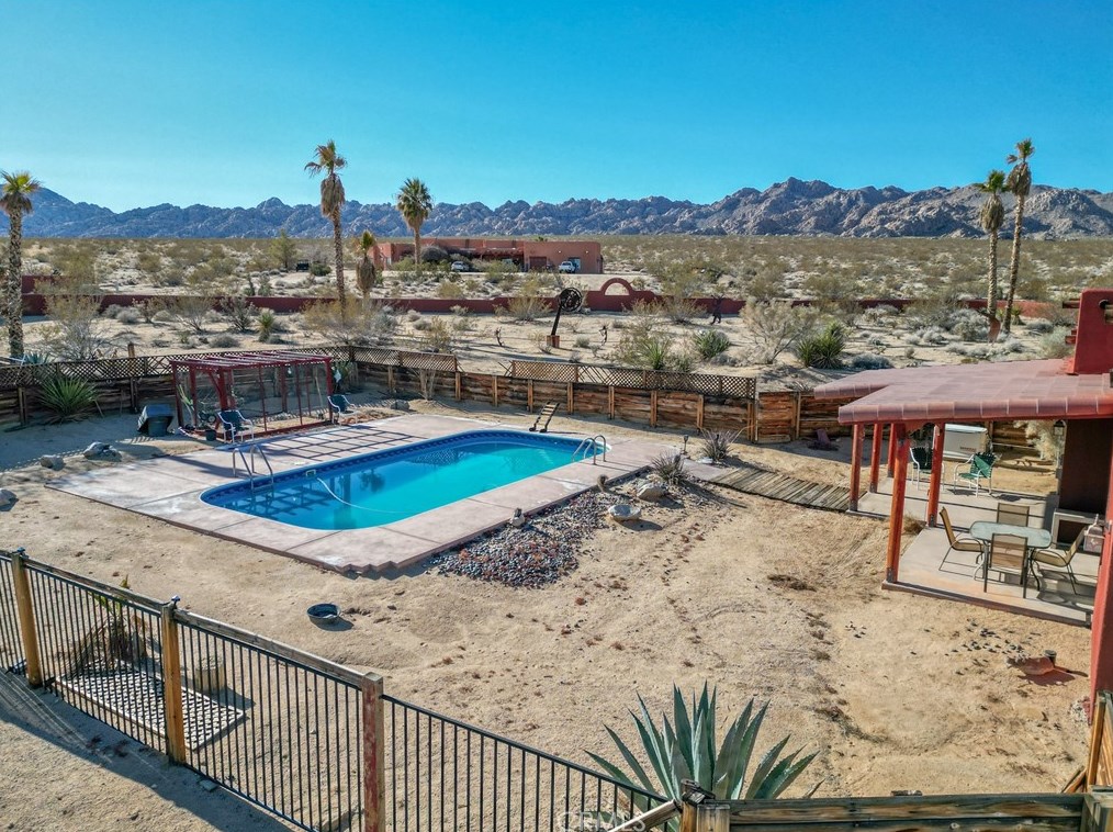 68922 Serrano Rd, Twntynine Plm CA  92277-6825 exterior