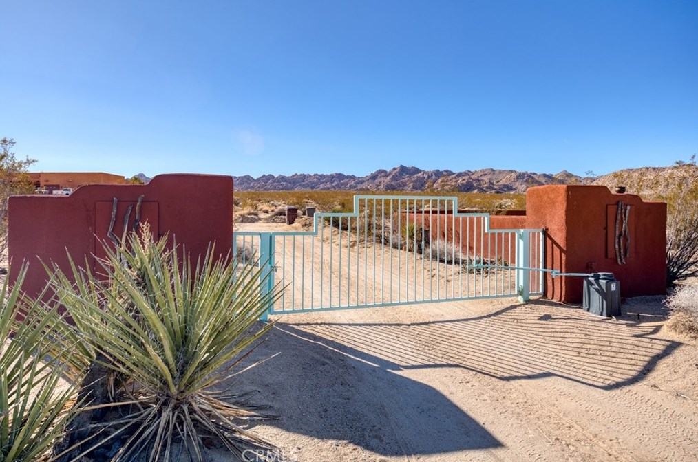 68922 Serrano Rd, Twntynine Plm CA  92277-6825 exterior