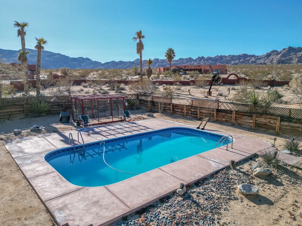 68922 Serrano Rd, Twntynine Plm CA  92277-6825 exterior